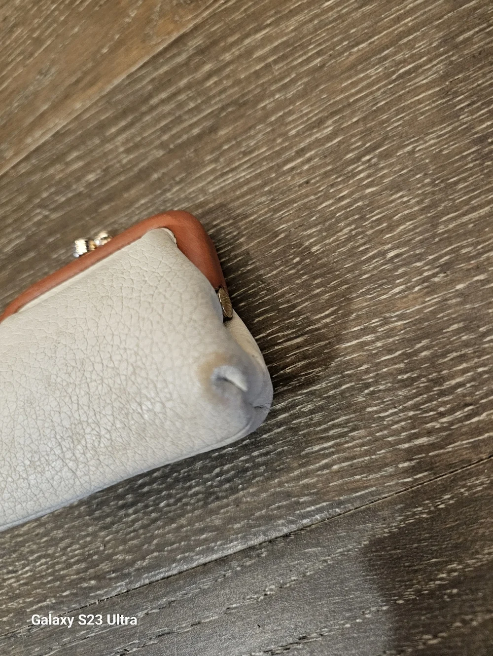 Dooney & Bourke Vintage White Pebbled Leather Coin Purse - Picture 6 of 10
